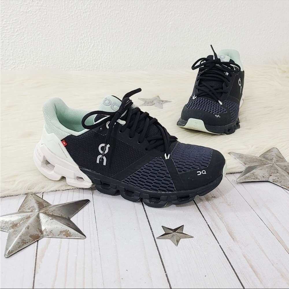 On Cloudflyer running sneakers black white mint size 5